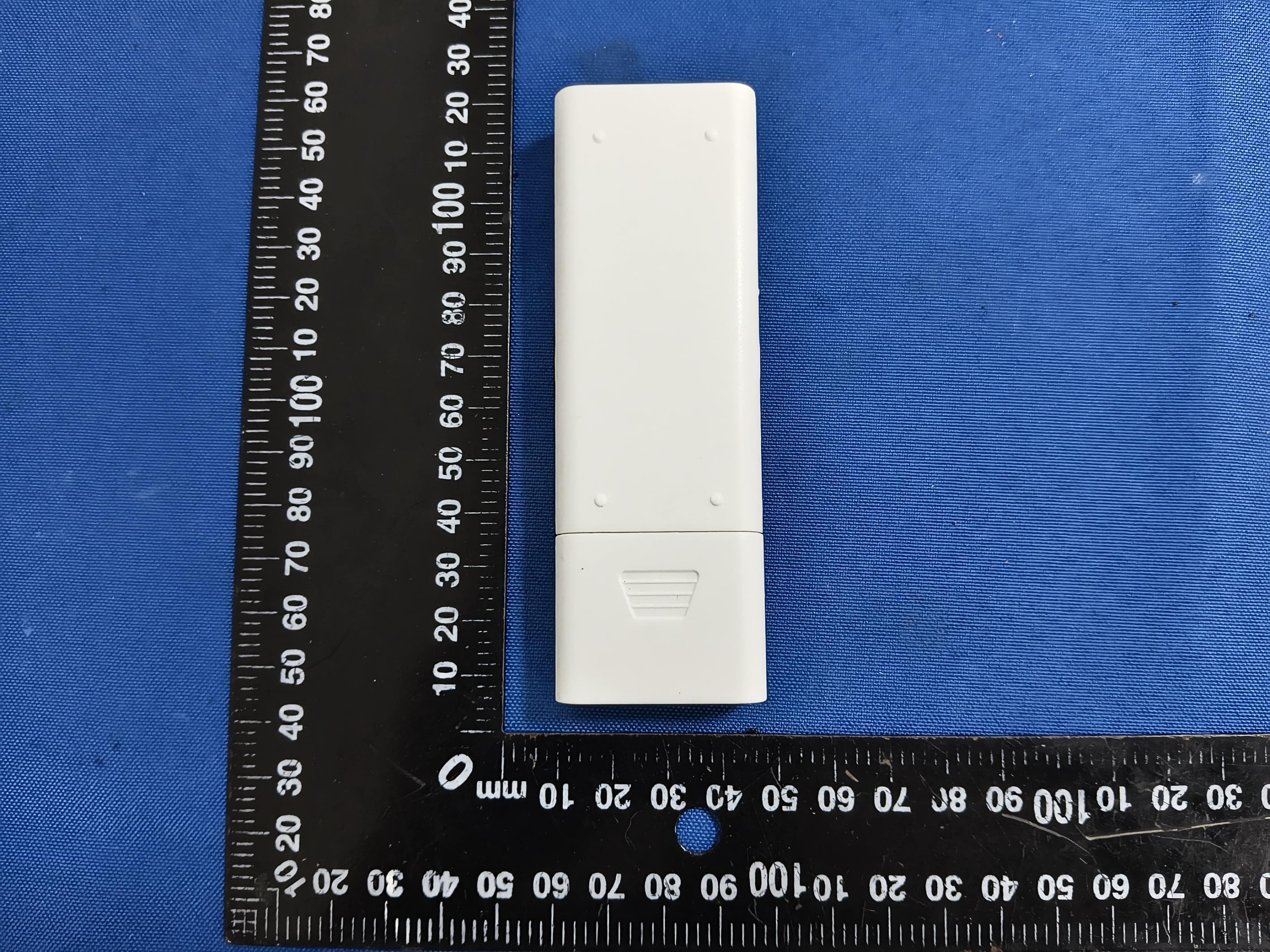 Red light therapy remote control - FCC ID 2BV2H-RM01 - CELVANA Inc.