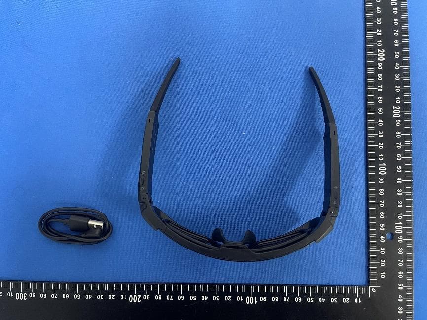 Intelligent glasses - FCC ID 2BV7A-V06 - SMARTCORE TECHNOLOGIES LIMITED (4)