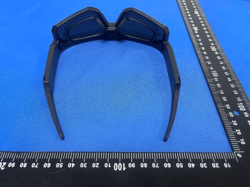 Intelligent glasses - FCC ID 2BV7A-V06 - SMARTCORE TECHNOLOGIES LIMITED