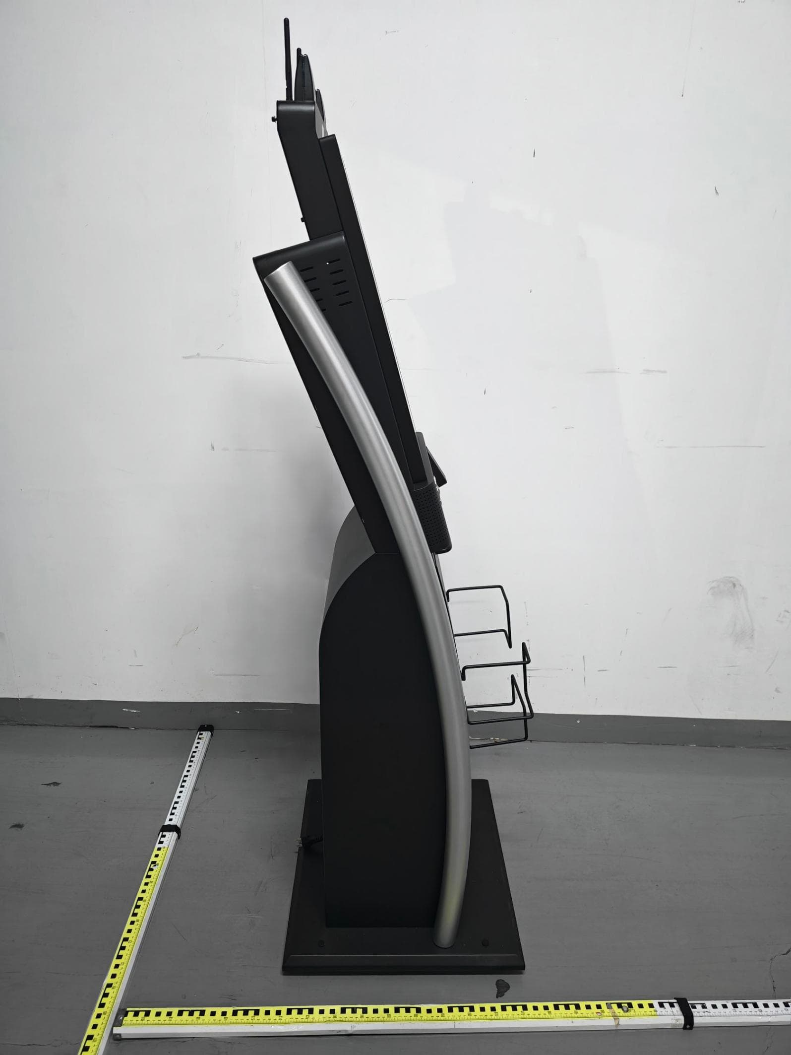 21.5 Capacitive Touch PC Stand Kiosk - FCC ID 2BV8QFT215SKN97CAP - EntryPoint Communications, LLC (5)
