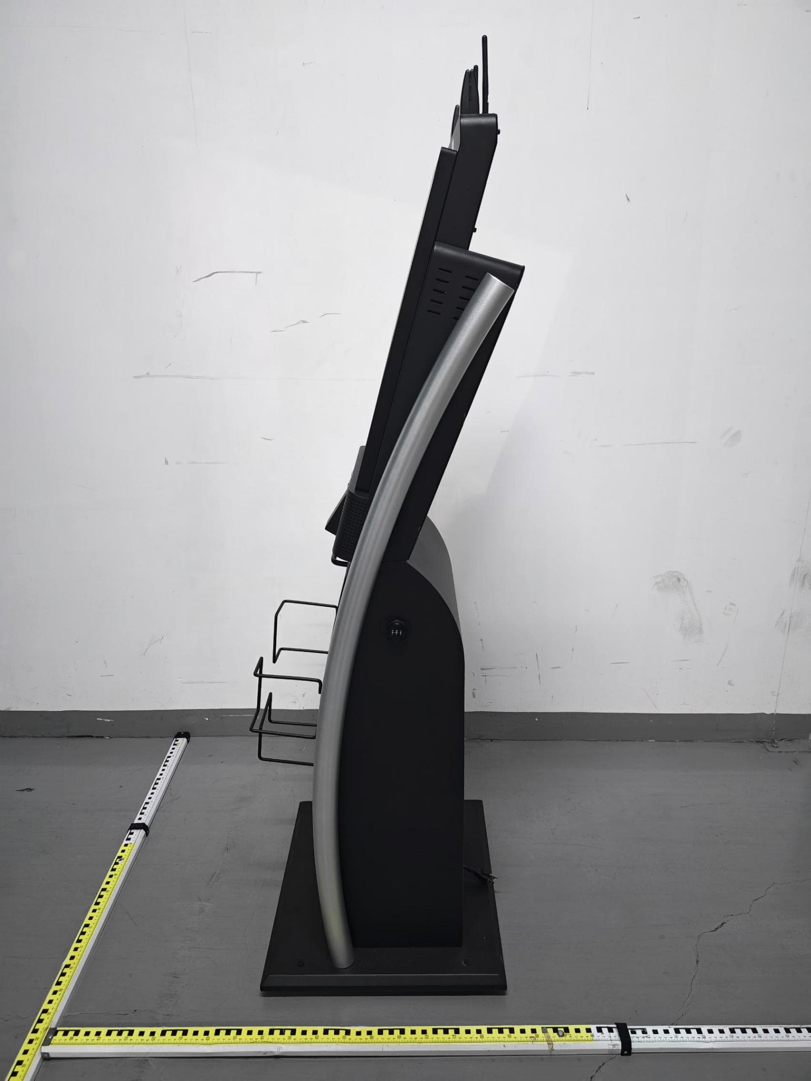 21.5 Capacitive Touch PC Stand Kiosk - FCC ID 2BV8QFT215SKN97CAP - EntryPoint Communications, LLC (3)
