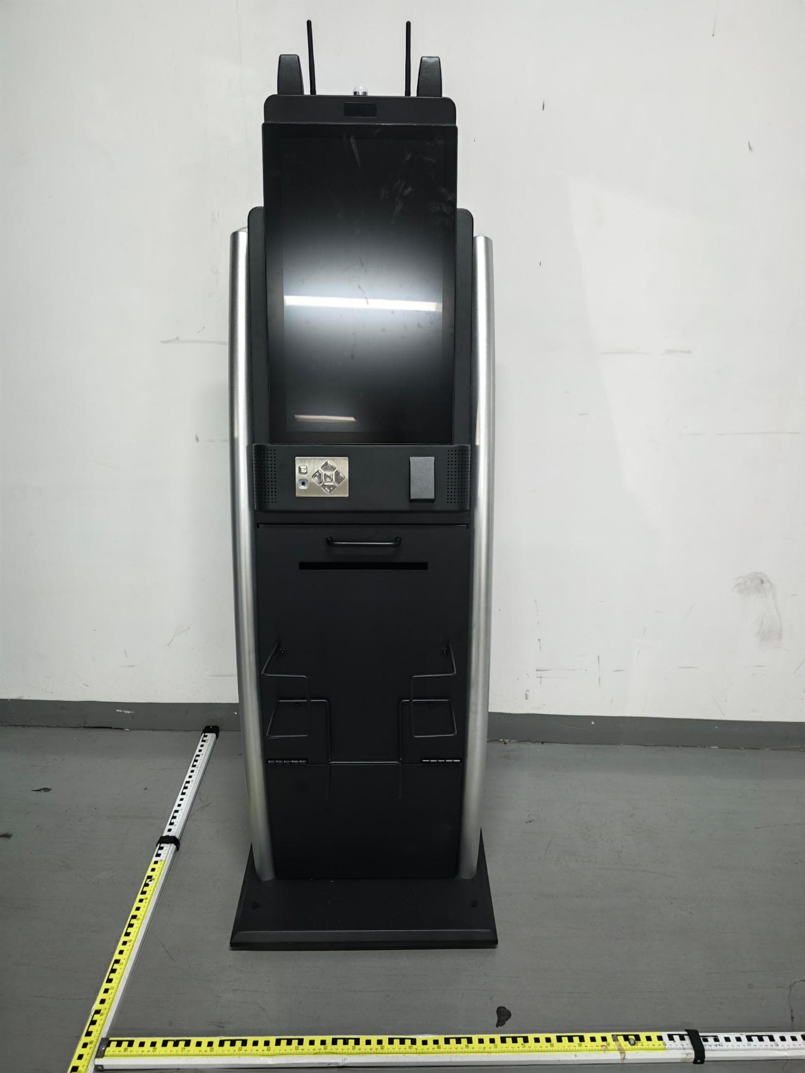 21.5 Capacitive Touch PC Stand Kiosk - FCC ID 2BV8QFT215SKN97CAP - EntryPoint Communications, LLC (2)