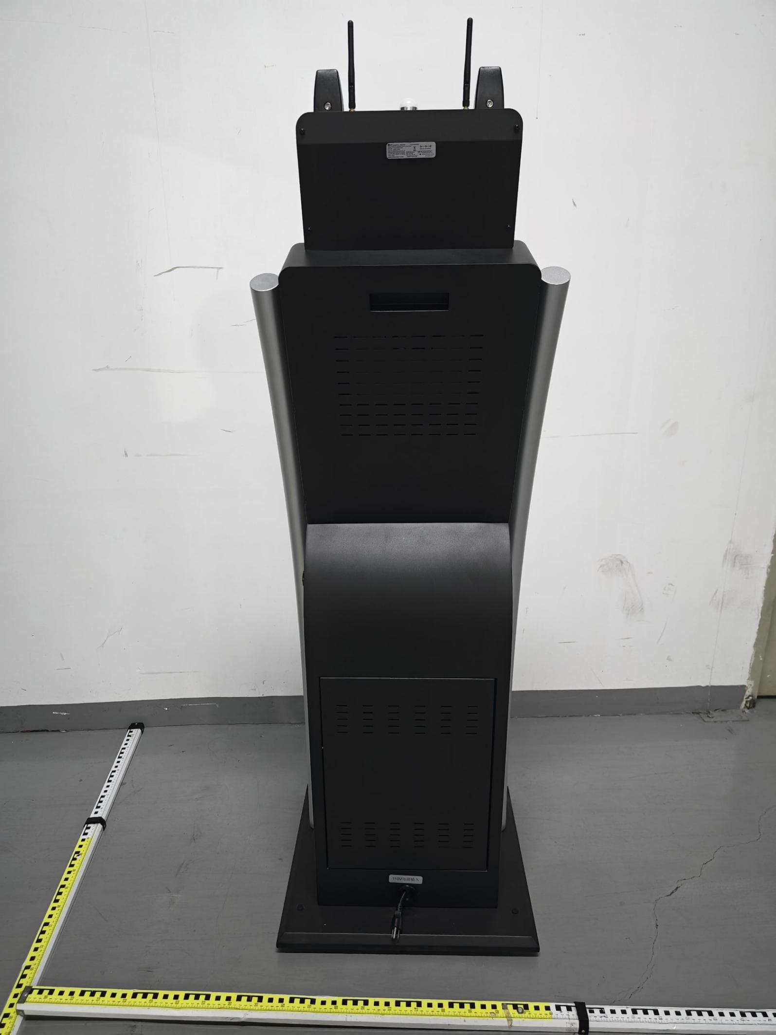 21.5 Capacitive Touch PC Stand Kiosk - FCC ID 2BV8QFT215SKN97CAP - EntryPoint Communications, LLC (4)