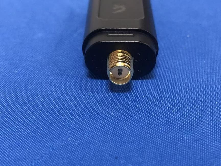 Mocap data transceiver - FCC ID 2BVAH-HZ-RX101 - Hangzhou Moretion Technology Co.,Ltd.