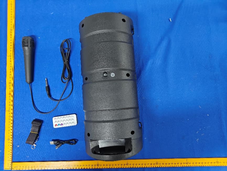 Portable Bluetooth speaker - FCC ID 2BVC7-20977171-US - Hong Kong Easton Technology Co., Limited