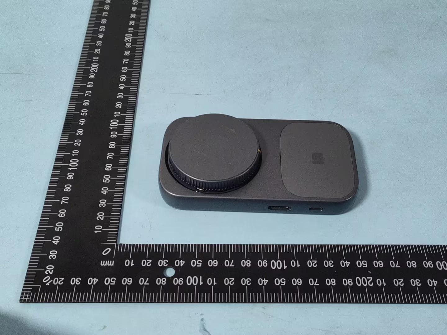 Wireless Charger & Dock - FCC ID 2BVC9-LHC311 - ALAM ALTAWASOL ELECTRONICS LLC (2)