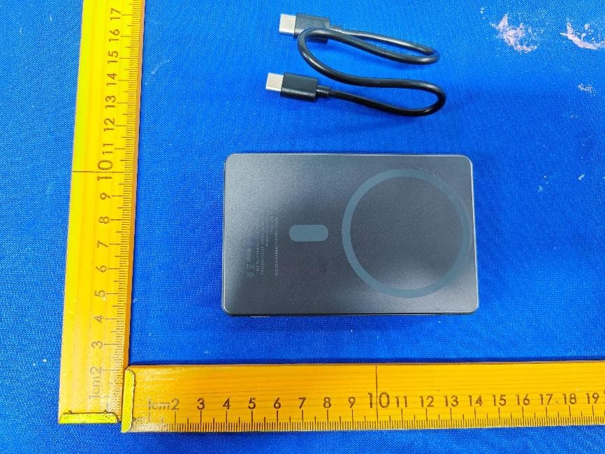 Power bank - FCC ID 2BVDI-M02 - Shenzhen qiangzhong dianzishangwuyouxiangongsi