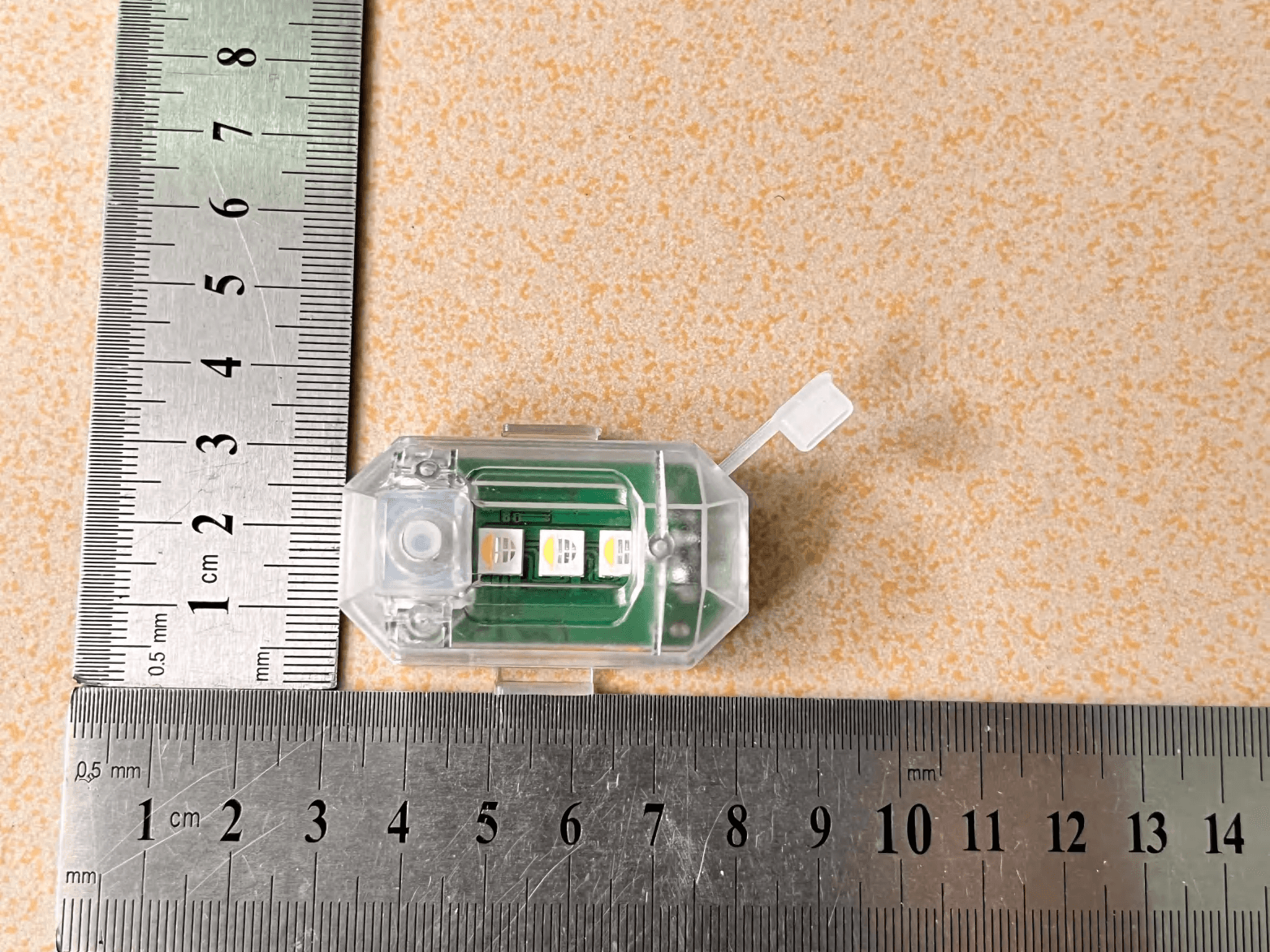 Wireless LED Strobe Lights - FCC ID 2BVF7-WIRELESS - Putian Rongju Trading Co., Ltd.