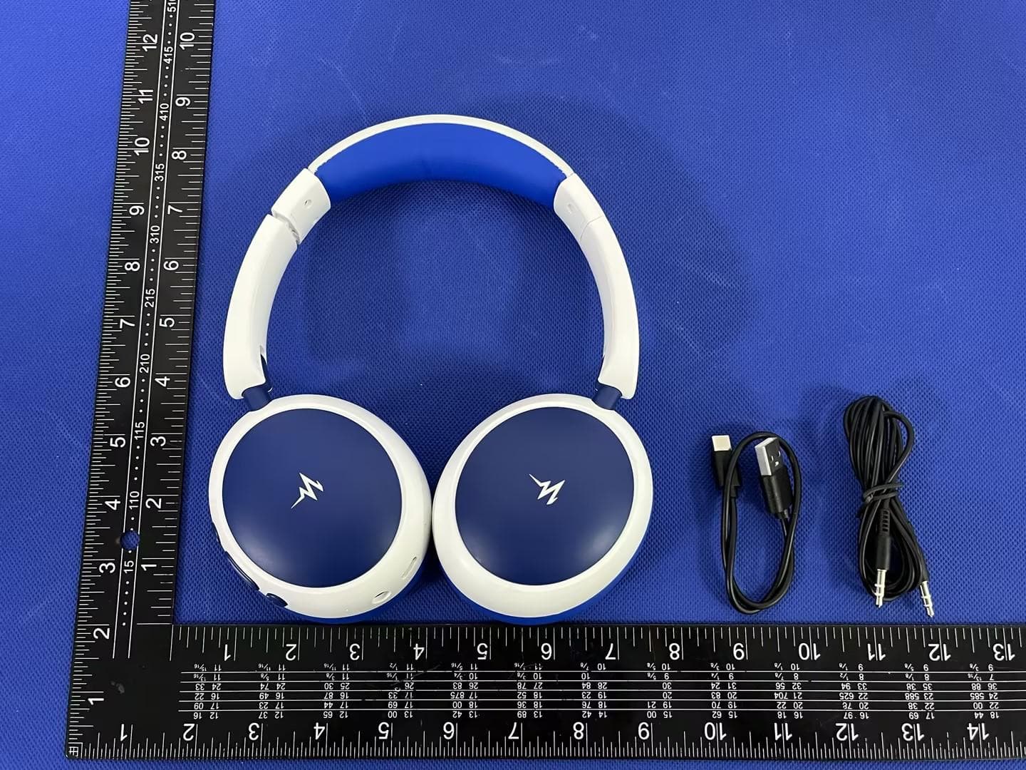 headphones - FCC ID 2BVFD-ET-JH09 - Shenzhen YiKeNeng E-Commerce Co., Ltd.