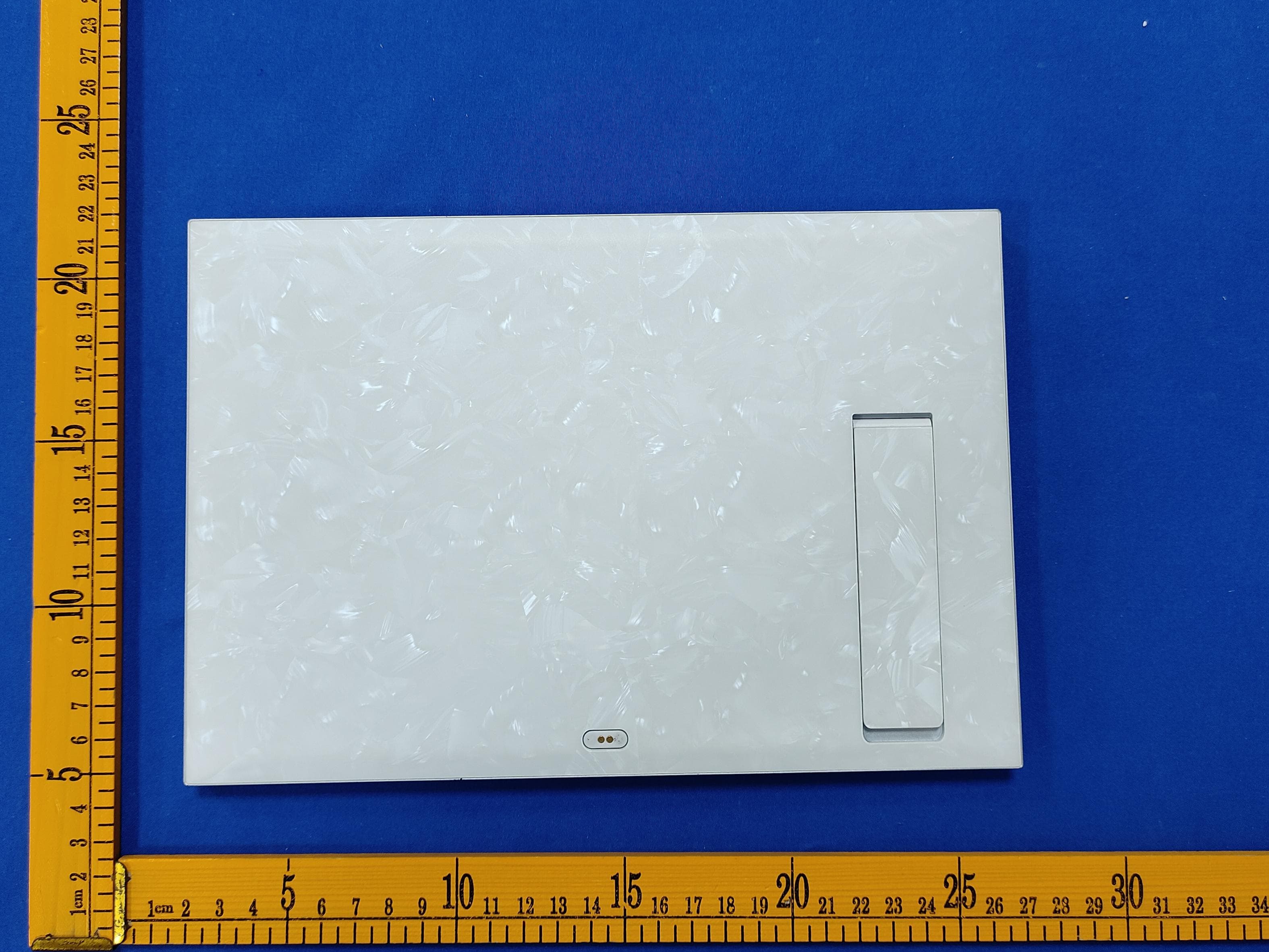Digital electronic photo frame. - FCC ID 2BVMY-3D-AI-FRAME - Leqi Smart Technology (Shenzhen) Co., Ltd. (4)