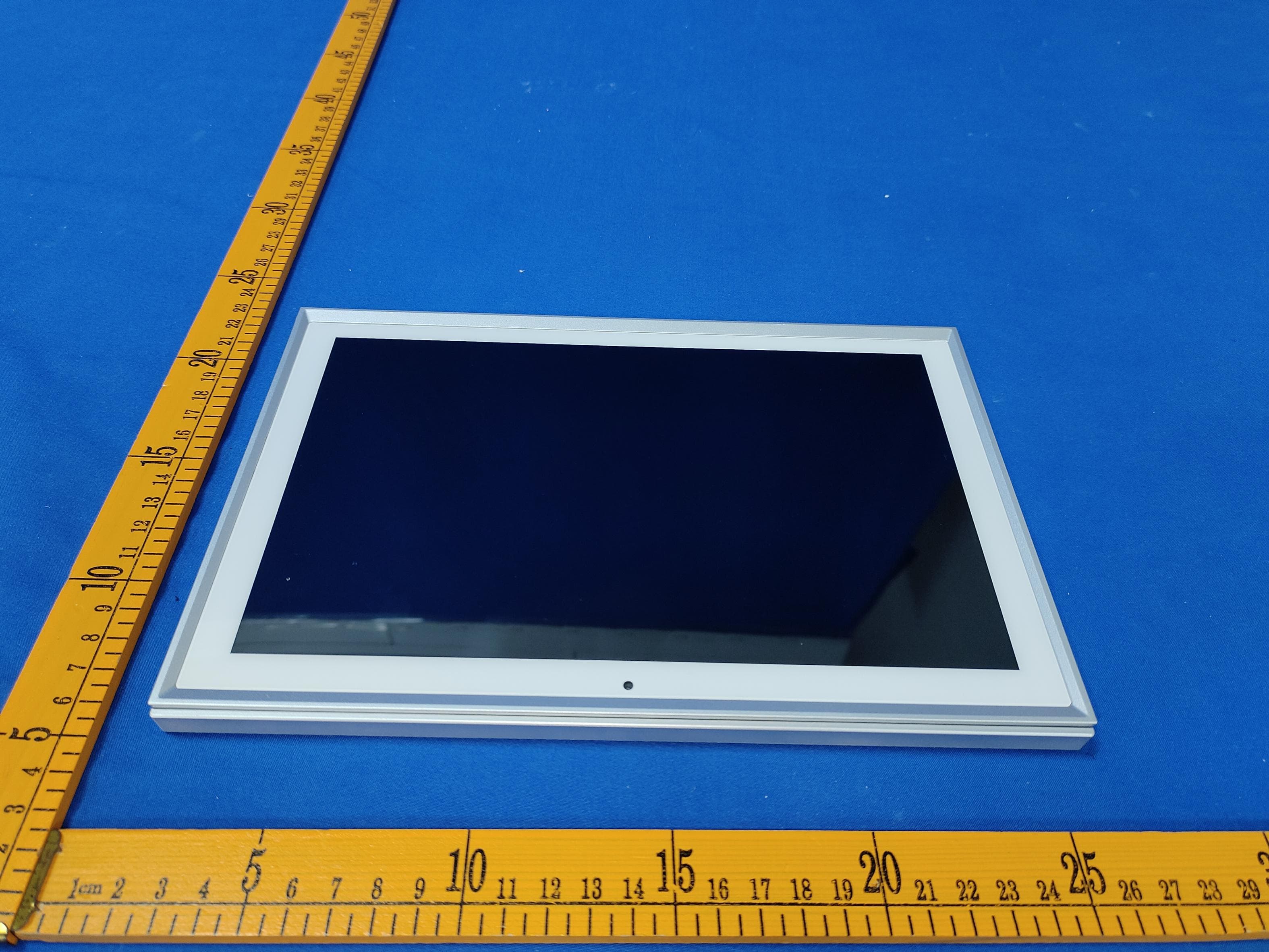 Digital electronic photo frame. - FCC ID 2BVMY-3D-AI-FRAME - Leqi Smart Technology (Shenzhen) Co., Ltd. (2)
