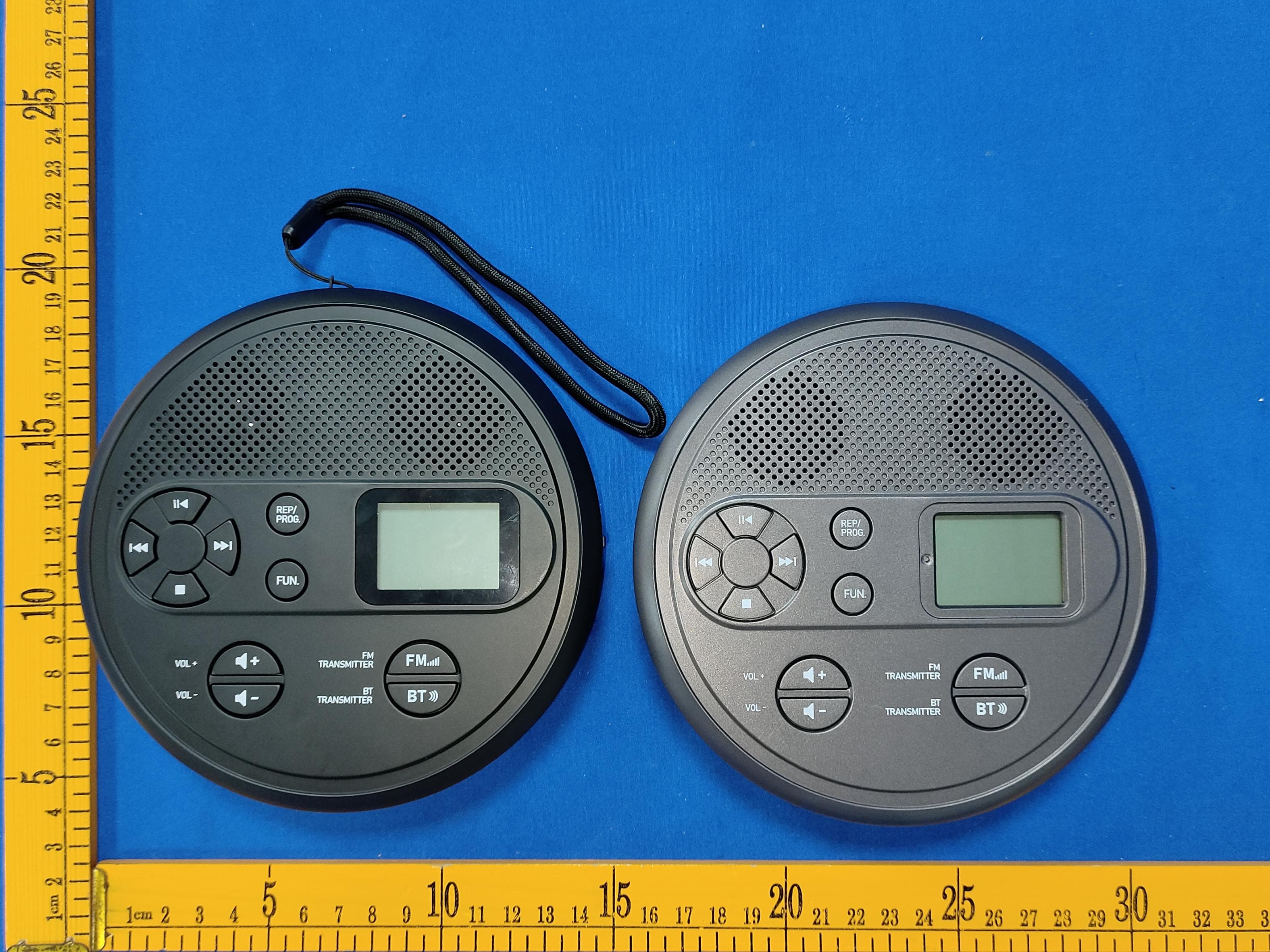 Portable CD player with speakers - FCC ID 2BVPH-BBS-01 - Dongguan Zhichuangxing Electronic Technology Co., Ltd