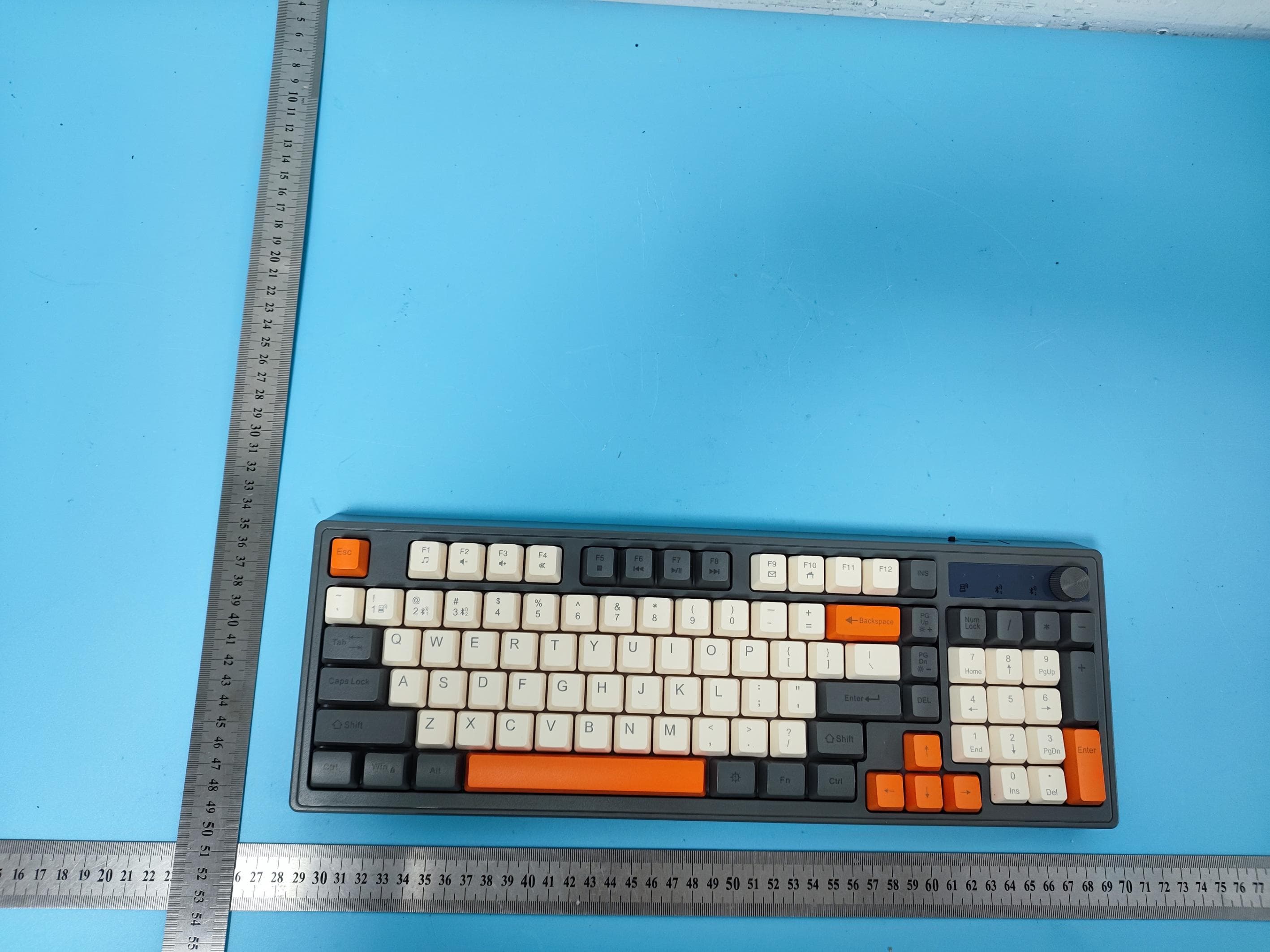 Keyboard - FCC ID 2BVQE-JT98A - Shenzhen Jiutao Cross-Border E-Commerce Services Co., Ltd. (3)