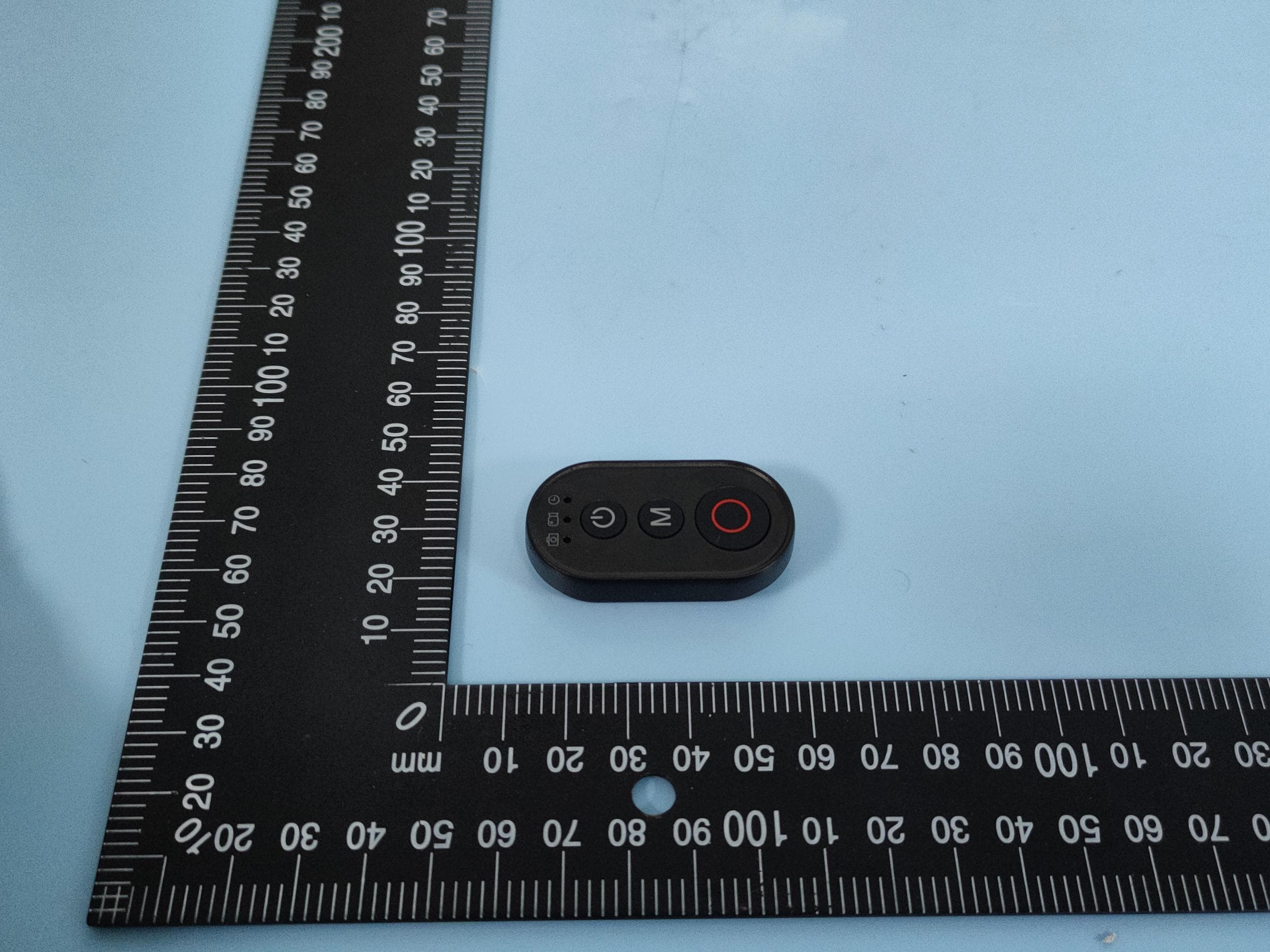 Bluetooth Remote Controller - FCC ID 2BVQV-RWCTUNIS-1 - shenzhenshihuiruikejiyouxiangongsi (2)