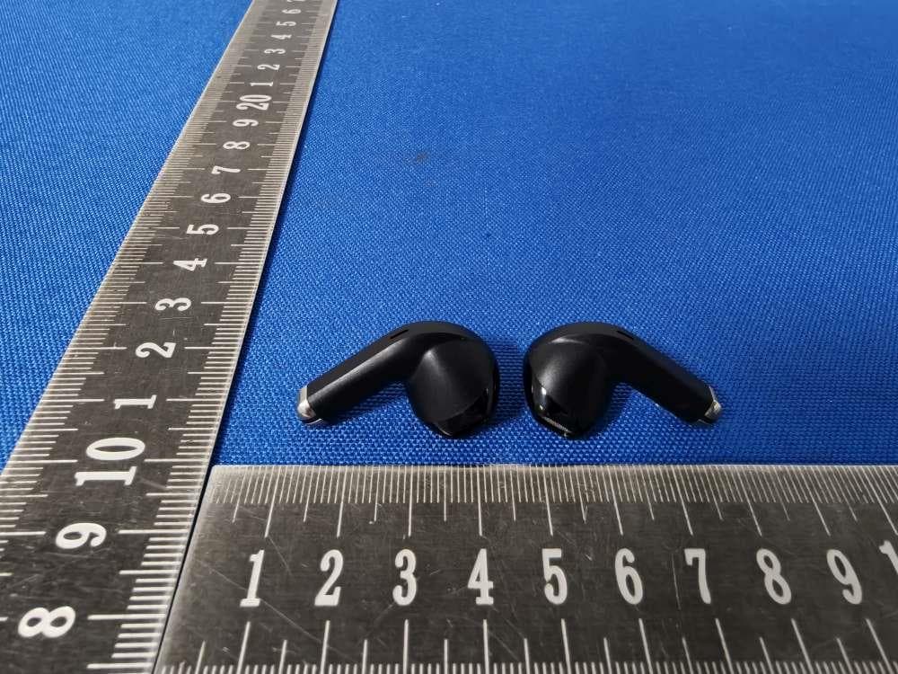 Wireless Earphones - FCC ID 2BVRK-WS04 - Shenzhen Yichen E-commerce Co.,Ltd (2)