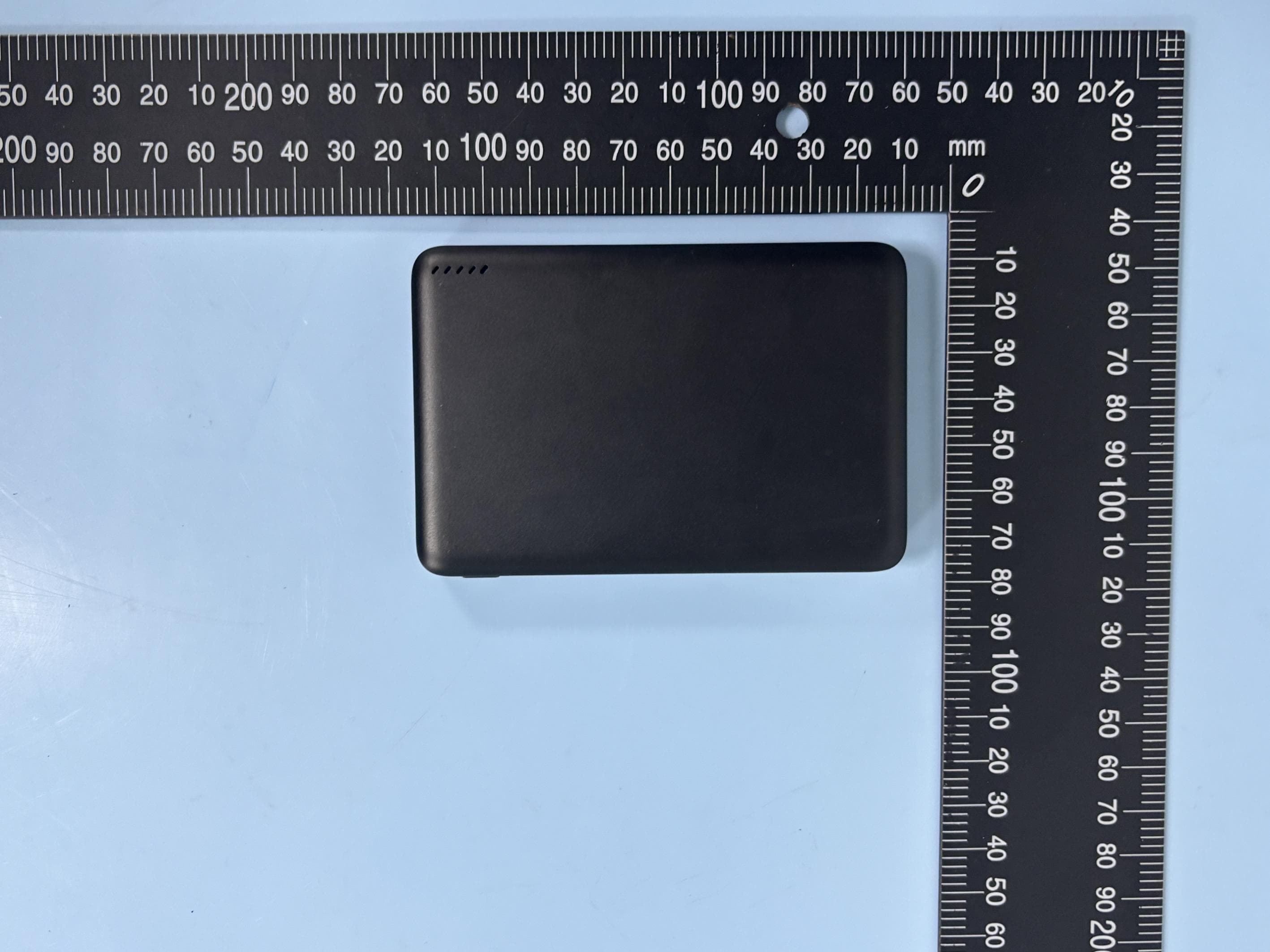 10K WIRELESS POWER BANK WITH WATCH & USB-C CHARGING - FCC ID 2BVXC-IPCW10006B - Dongguan Uka-Cham Electronics Tech. Co., Ltd (3)