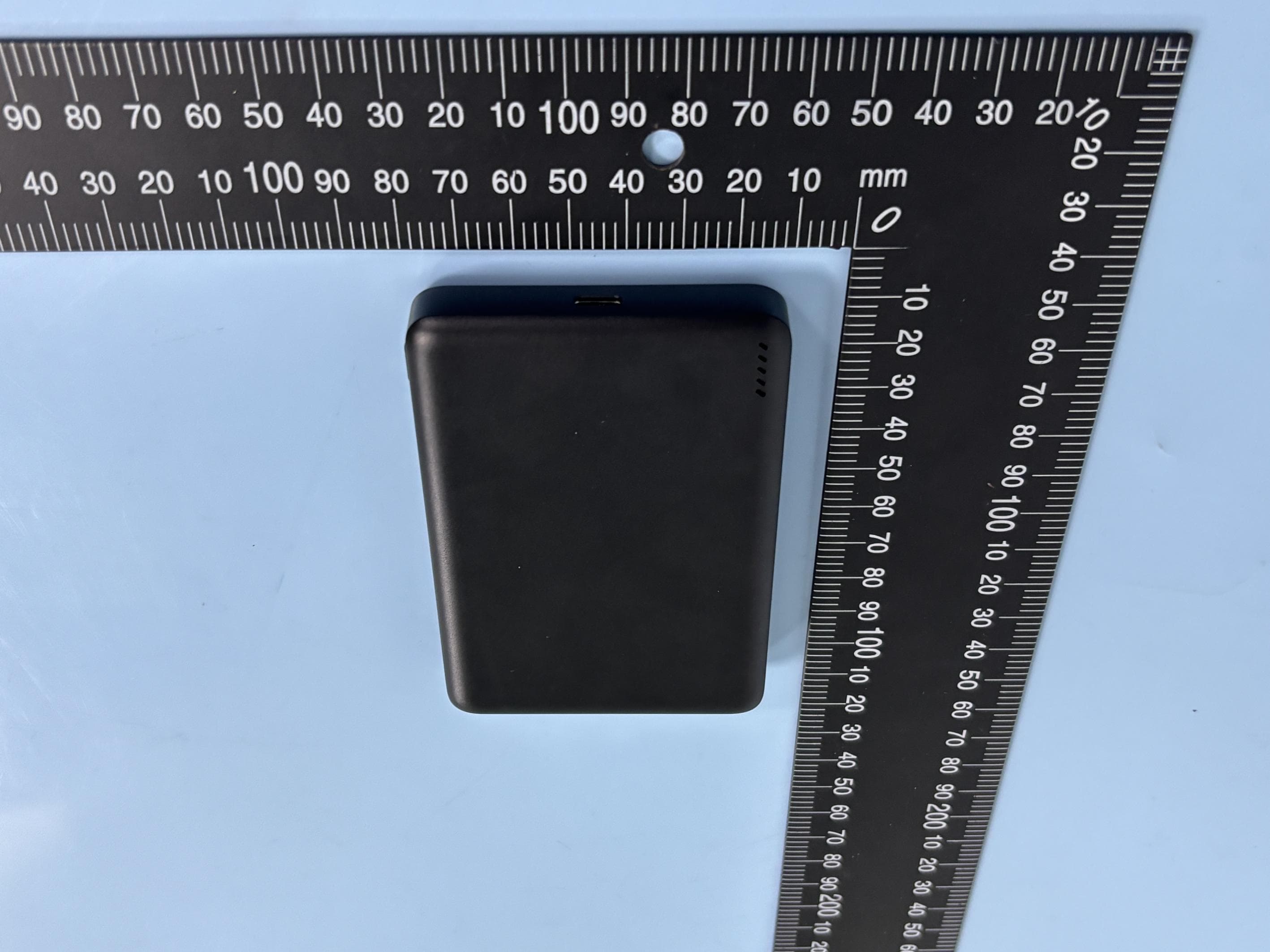 10K WIRELESS POWER BANK WITH WATCH & USB-C CHARGING - FCC ID 2BVXC-IPCW10006B - Dongguan Uka-Cham Electronics Tech. Co., Ltd (2)