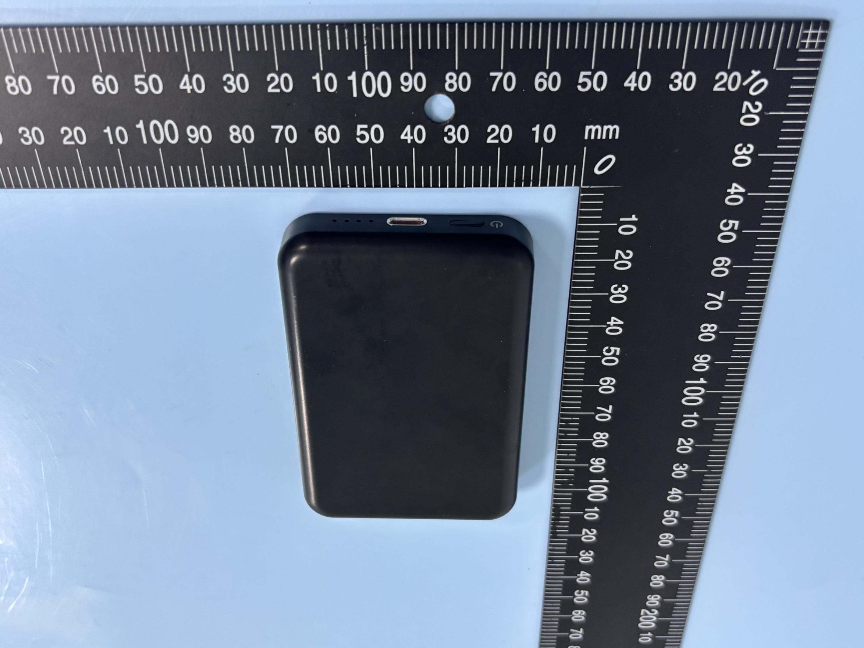 5K WIRELESS POWER BANK WITH USB-C CHARGING - FCC ID 2BVXC-IPCW5006B - Dongguan Uka-Cham Electronics Tech. Co., Ltd (2)