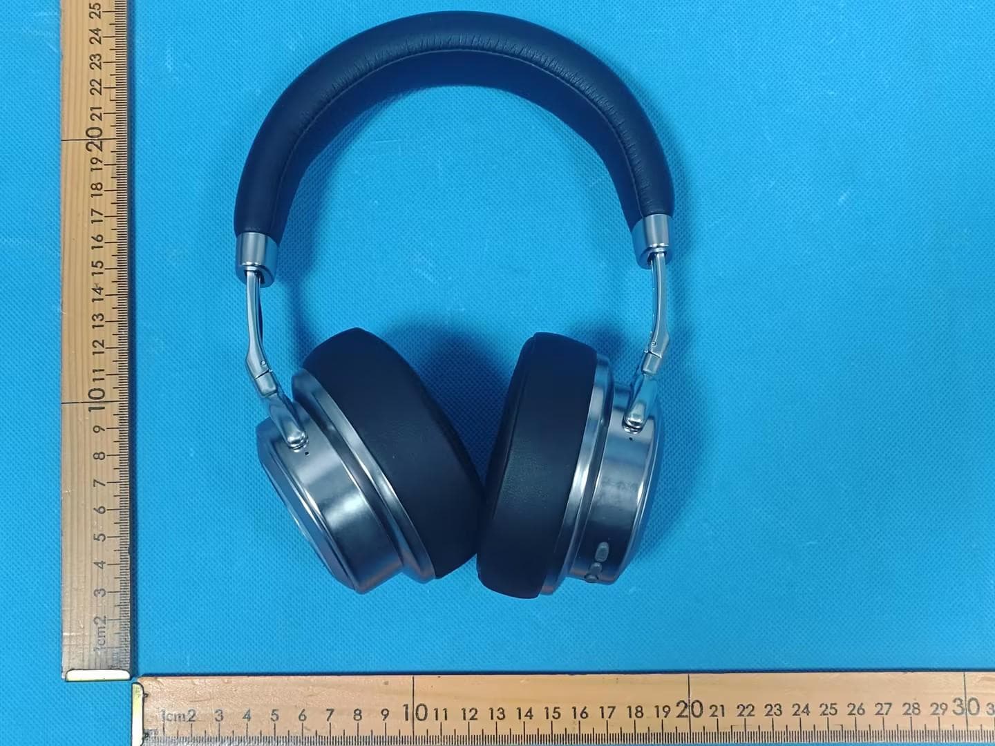 Wireless headphone - FCC ID 2BVZ7-3304480 - RADIOSHACK WORDLWIDE CORP. (3)