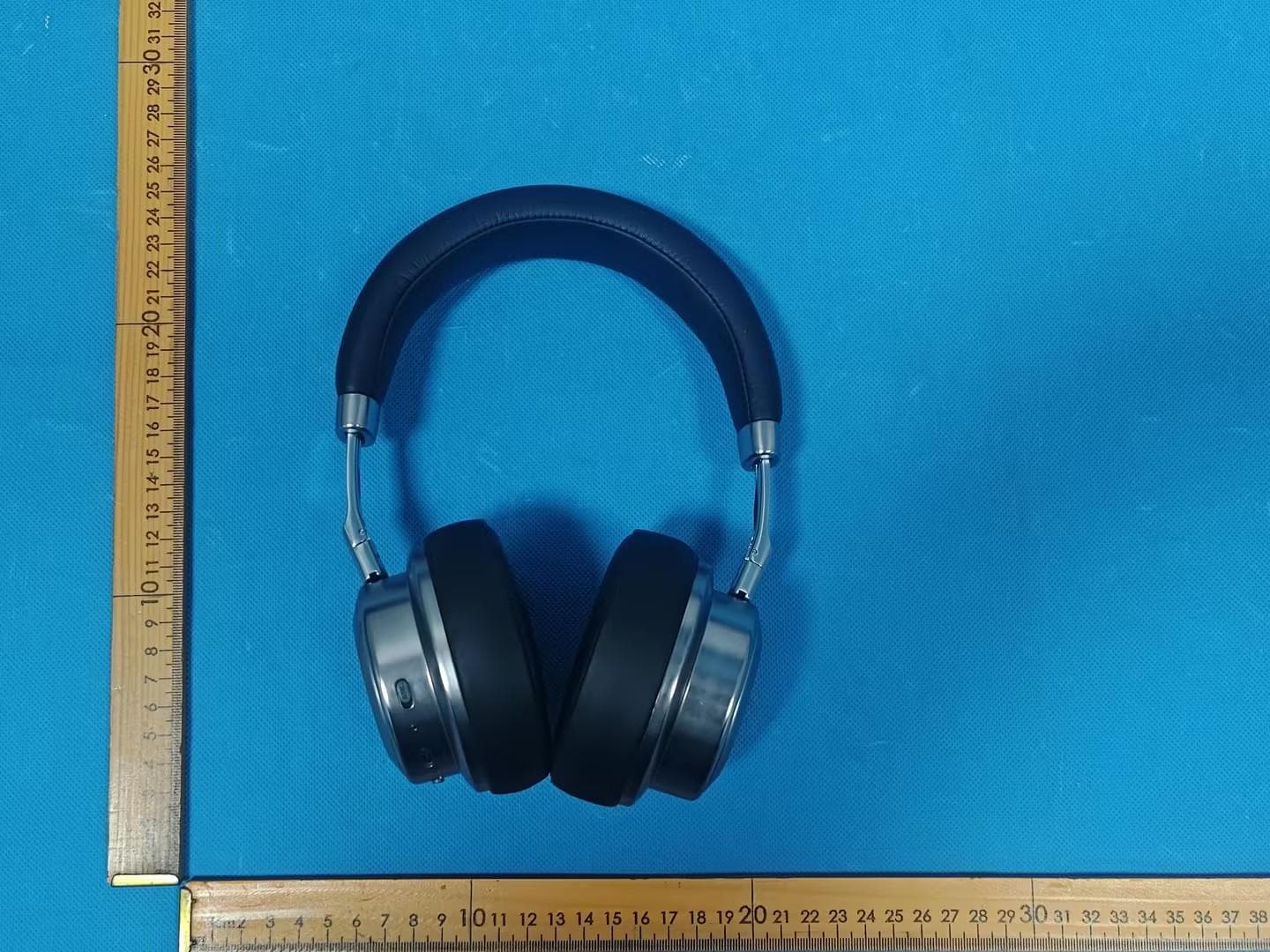 Wireless headphone - FCC ID 2BVZ7-3304480 - RADIOSHACK WORDLWIDE CORP. (2)