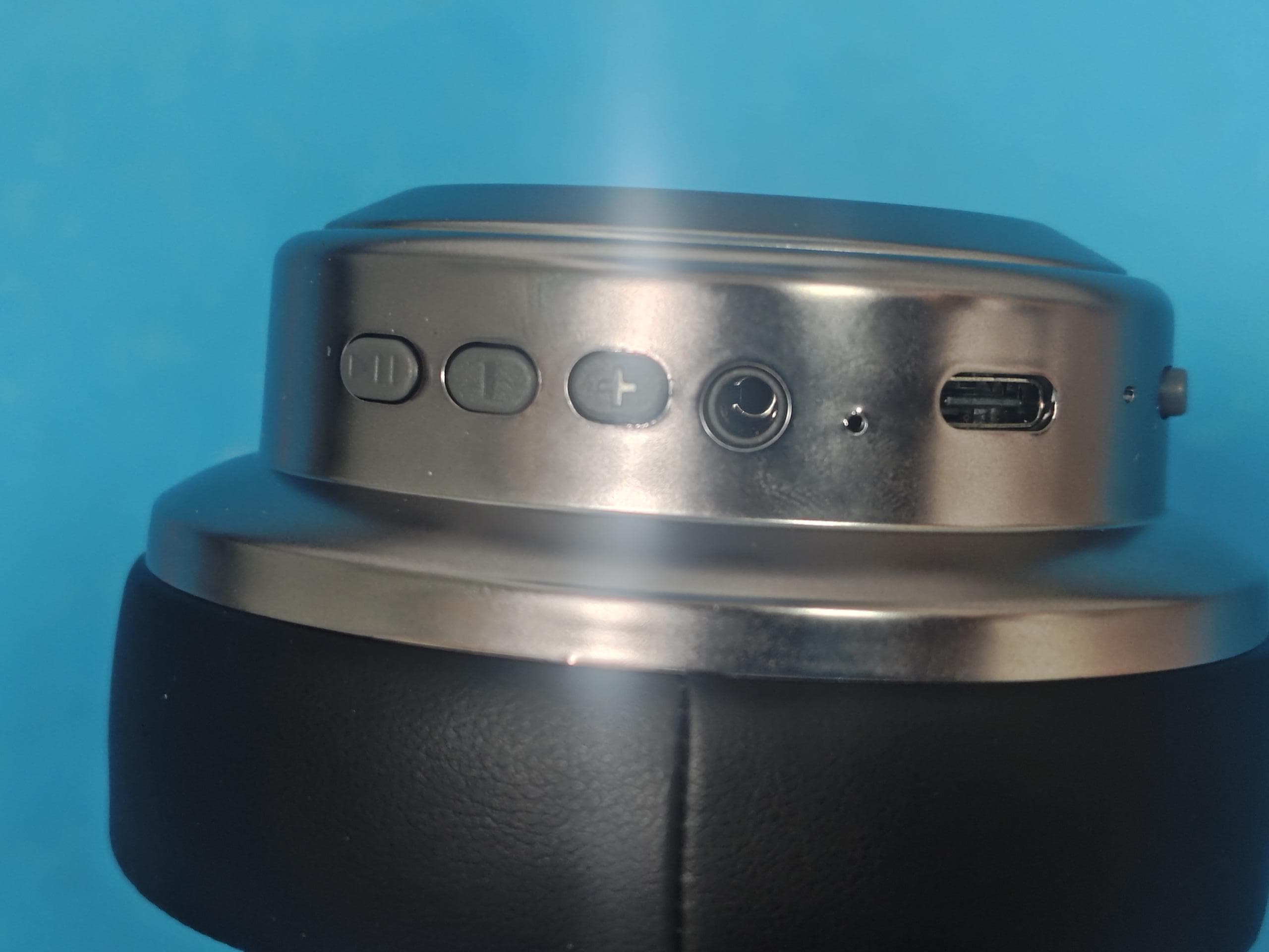 Wireless headphone - FCC ID 2BVZ7-3304480 - RADIOSHACK WORDLWIDE CORP. (4)