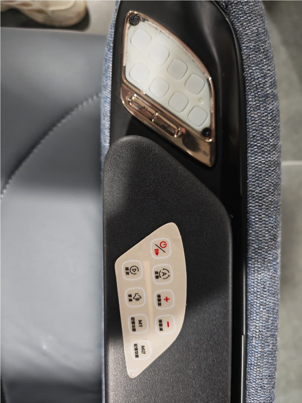 MASSAGE CHAIR - FCC ID 2BVZE-HY888A168 - Yubiquitous LLC