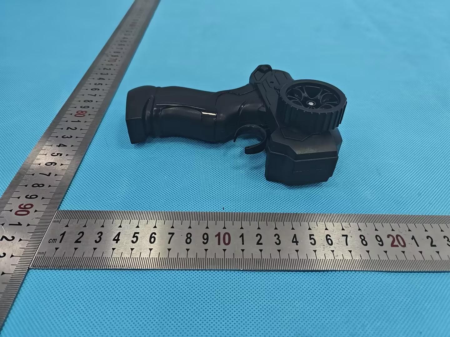 2.4G XC-101 PVC High-Speed Off-Road Remote Control Car - FCC ID 2BW92-XC-102 - Shantou City Chenghai District Xingchi Lie Toy Factory (4)