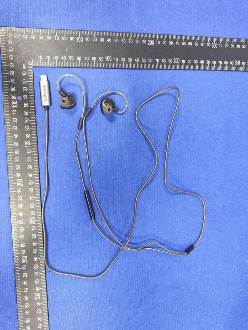 Dubbing AI Headphone - FCC ID 2BWBF-DEPHONEV1 - UTELL LIMITED (2)