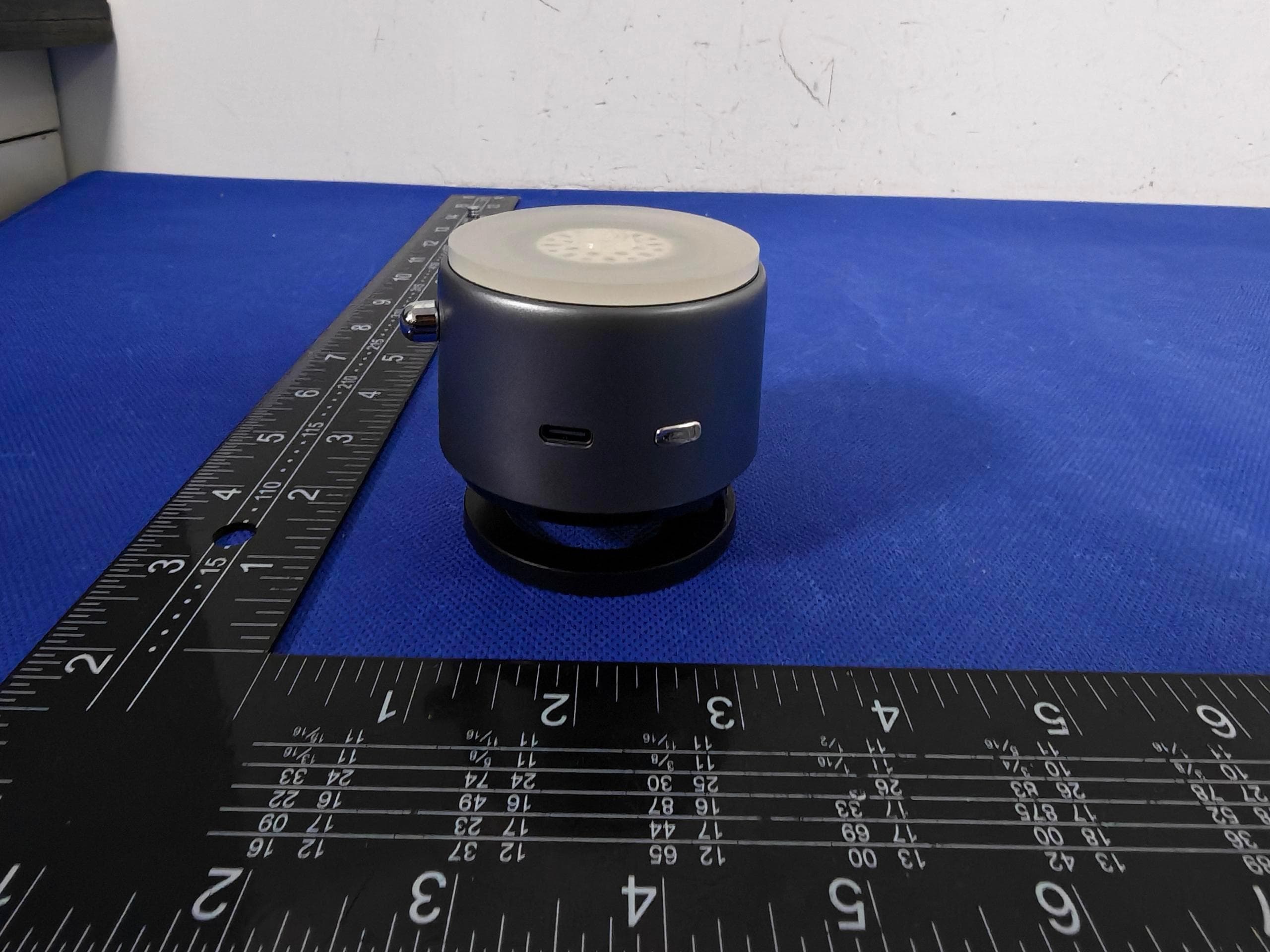 Phone holder bluetooth speaker - FCC ID 2BWH5-A5 - Shenzhen Qiheng Technology Co., Ltd.
