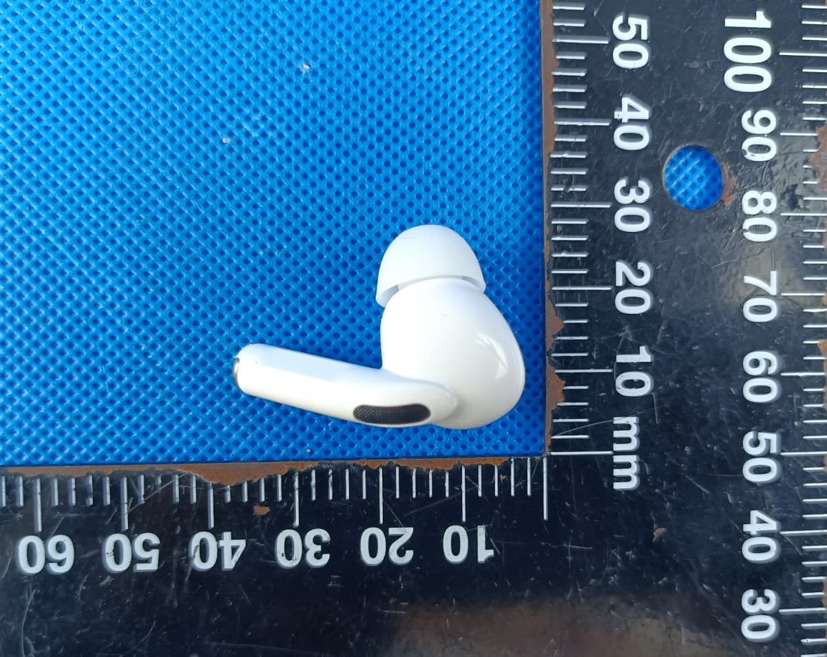 Bluetooth earphones - FCC ID 2BWIH-A7PRO - Shenzhen Xinlixin Electronics Co., Ltd. (4)