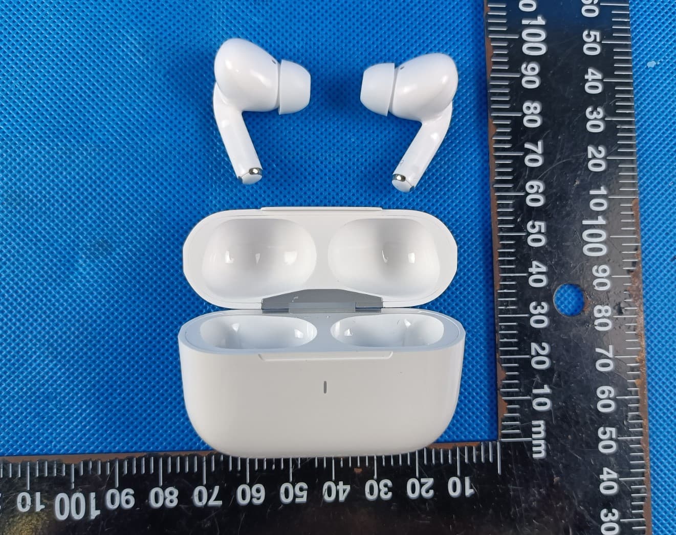 Bluetooth earphones - FCC ID 2BWIH-A7PRO - Shenzhen Xinlixin Electronics Co., Ltd.
