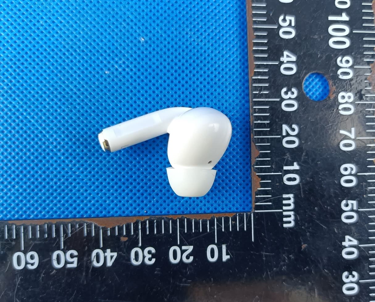 Bluetooth earphones - FCC ID 2BWIH-A7PRO - Shenzhen Xinlixin Electronics Co., Ltd. (3)