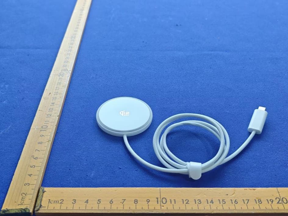 Wireless charger - FCC ID 2BWKL-WXC18 - Shenzhen Xinborui Technology Co., Ltd (4)