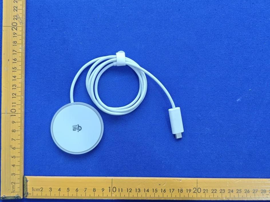 Wireless charger - FCC ID 2BWKL-WXC18 - Shenzhen Xinborui Technology Co., Ltd