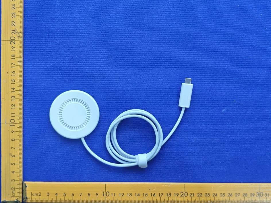 Wireless charger - FCC ID 2BWKL-WXC18 - Shenzhen Xinborui Technology Co., Ltd (2)
