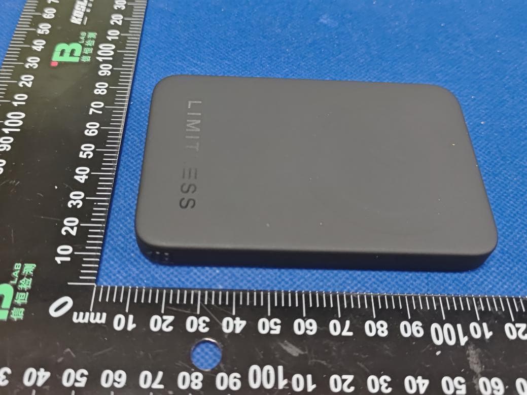 Limitless Ultra Slim 5,000mAh Magnetic Wireless Power Bank - FCC ID 2BWLC-LIM-5KMSPB - LIMITLESS INNOVATIONS, INC. (4)