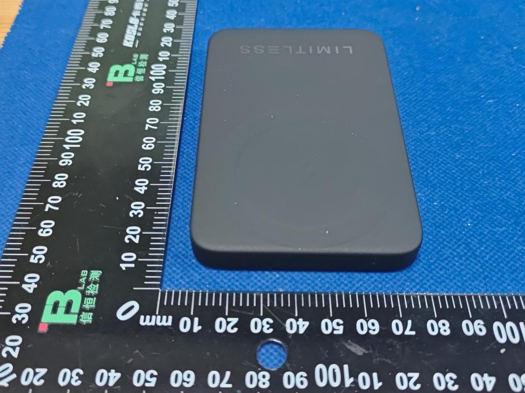 Limitless Ultra Slim 5,000mAh Magnetic Wireless Power Bank - FCC ID 2BWLC-LIM-5KMSPB - LIMITLESS INNOVATIONS, INC. (2)