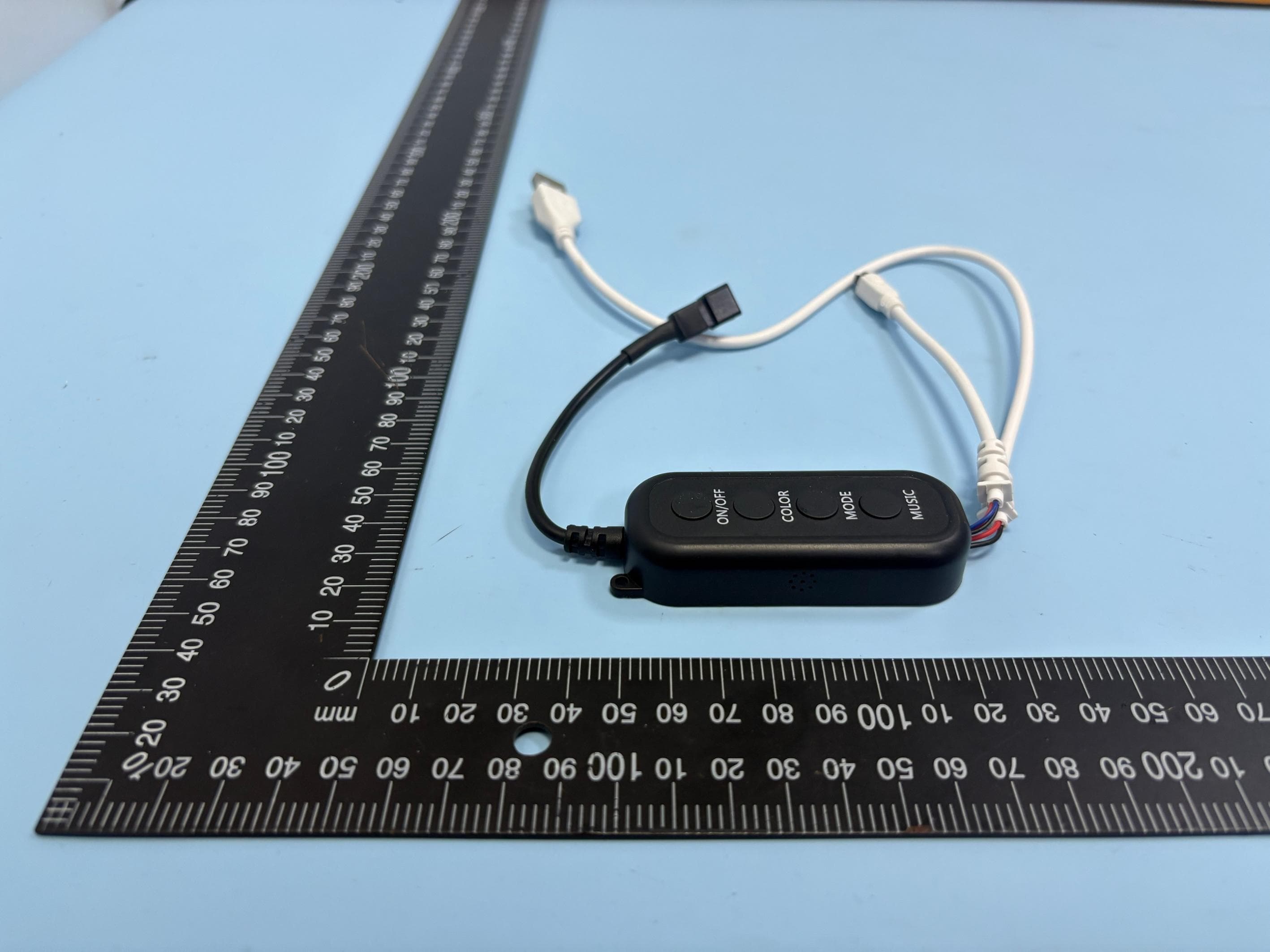 Four-button Bluetooth controller - FCC ID 2BWLW-YH629-BC - YAOKUNBIAO TECHNOLOGY EQUIPMENT (JIANGSU) CO., LTD (4)