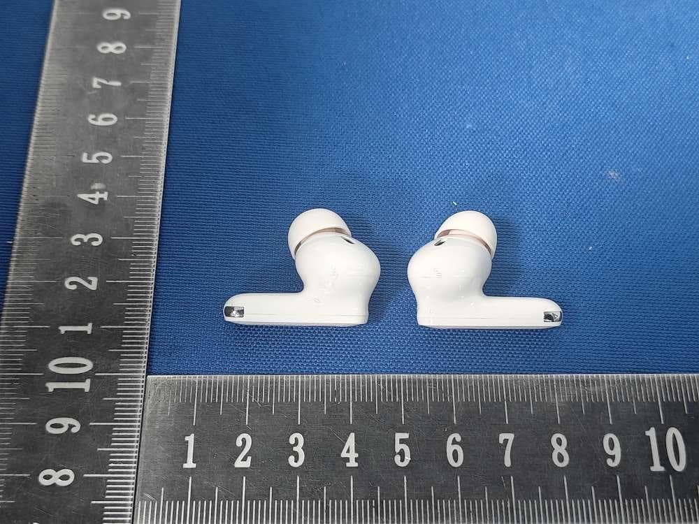 In-ear Wireless Earphones - FCC ID 2BWM8-A3 - Shenzhen COOAI Technology Co., Ltd.