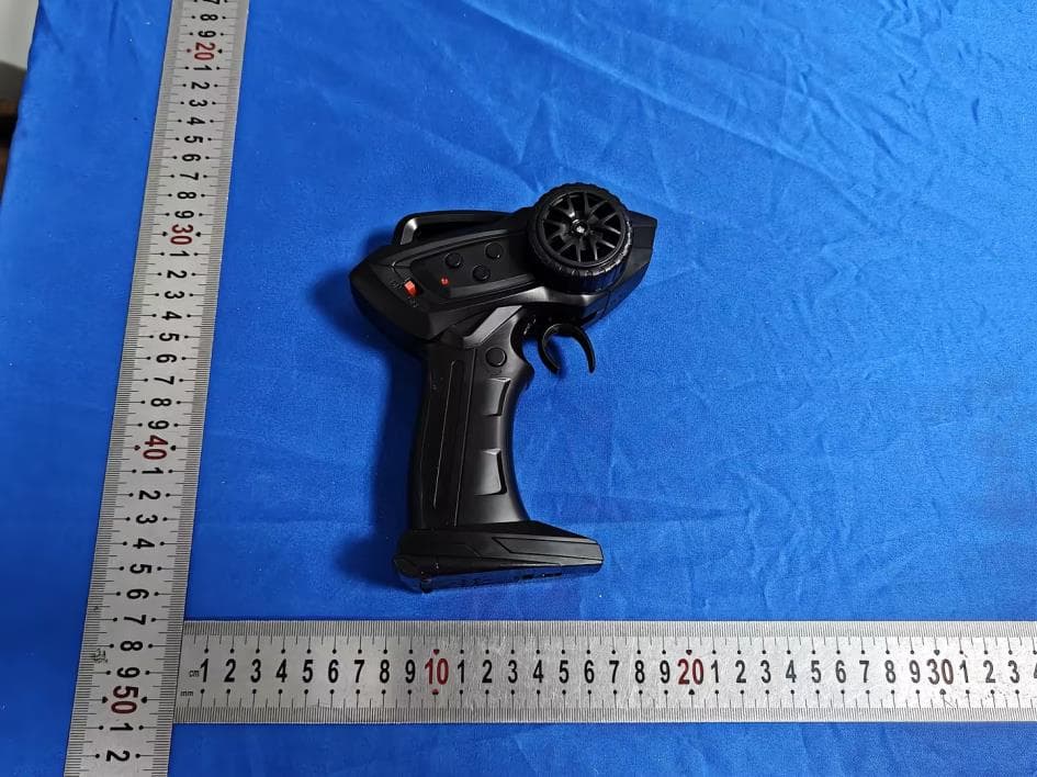 1 to 64 Full Scale Desktop Drift Racing - FCC ID 2BWME-CV-E91 - SHANTOU WEISHENGDA TOYS CO.,LTD (2)