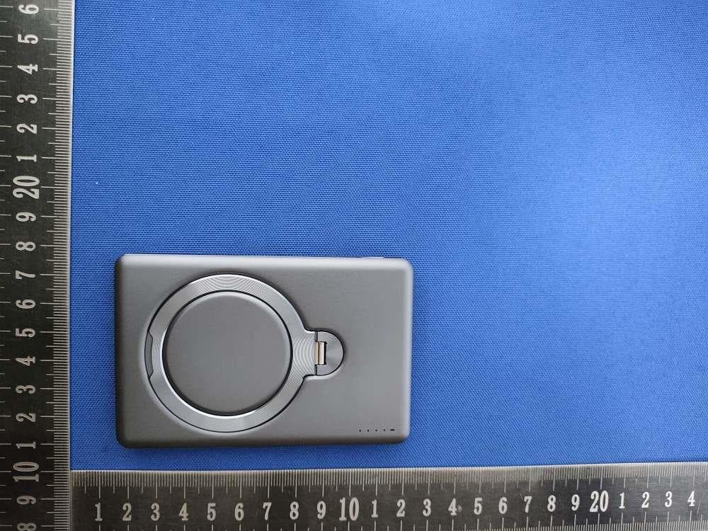 Magnetic Wireless PowerBank - FCC ID 2BWQY-M-002 - Shenzhen U-Create Electronic Technology Co.,Ltd. (2)