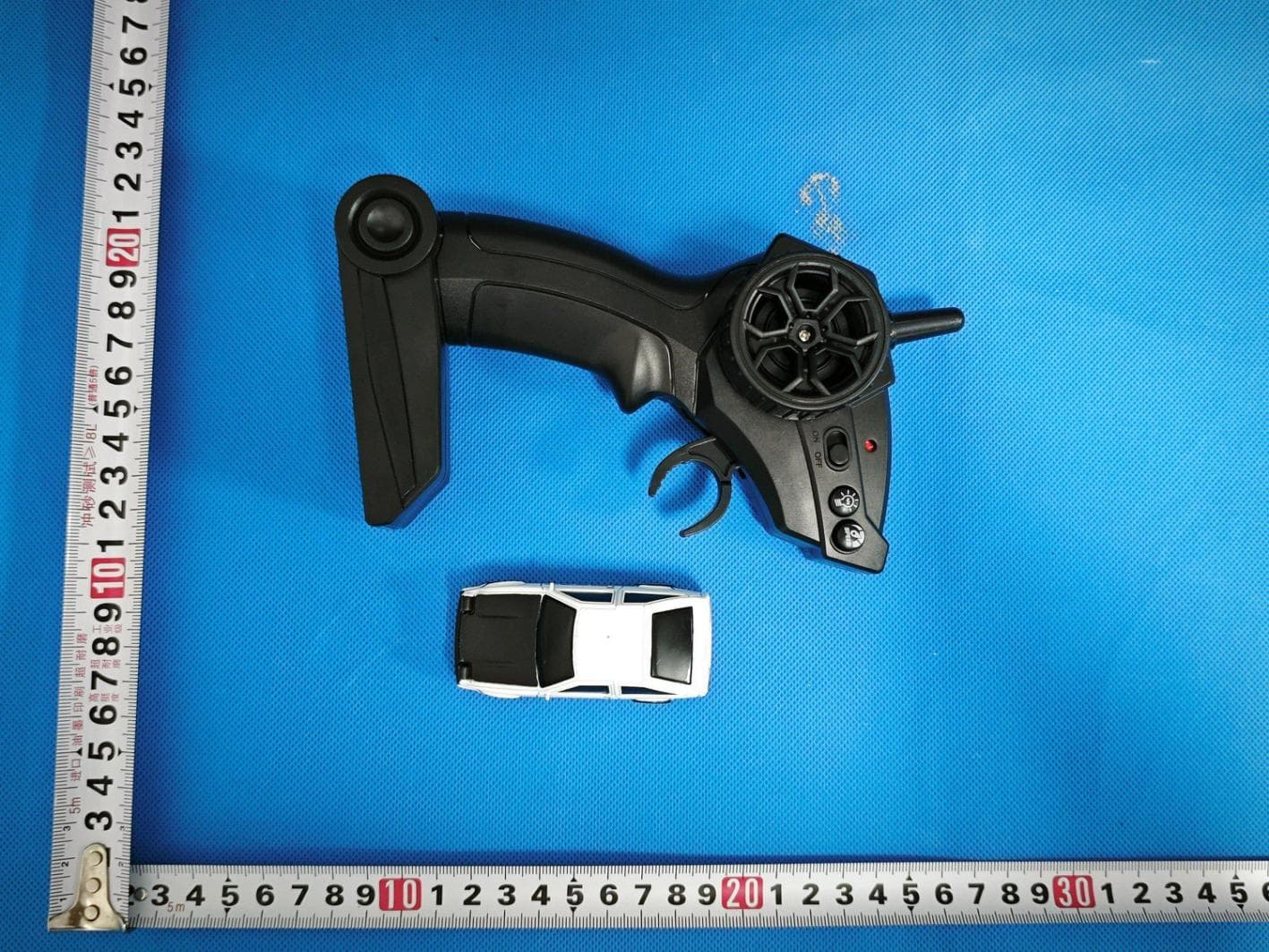 Remote control toy car - FCC ID 2BWWO-YGY1120 - Shantou Chenghai Yegao Toys Factory (4)