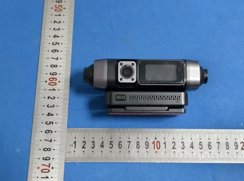 car dash camera - FCC ID 2BWWV-R5 - Hong Kong Mairuixing Technology Co.,Limited (2)