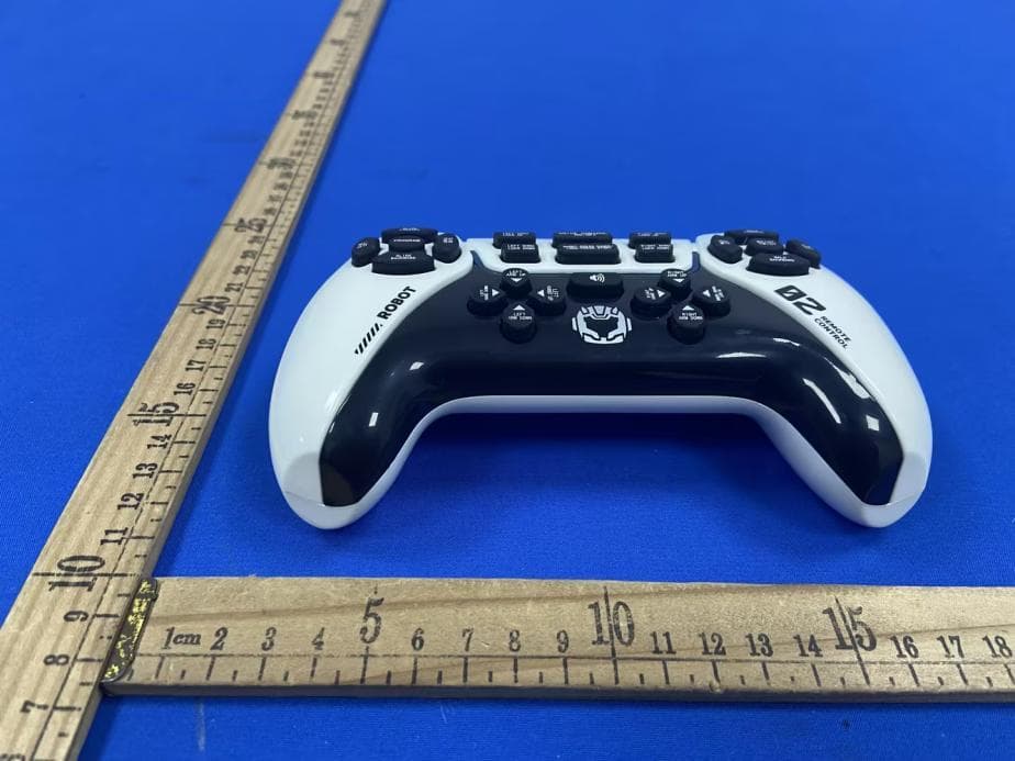 Remote Control - FCC ID 2BWXF-988A-10 - SHANTOU CITY CHENGHAI DISTRICT LIANXIA GUANGYU PLASTIC TOYS FACTORY. (3)