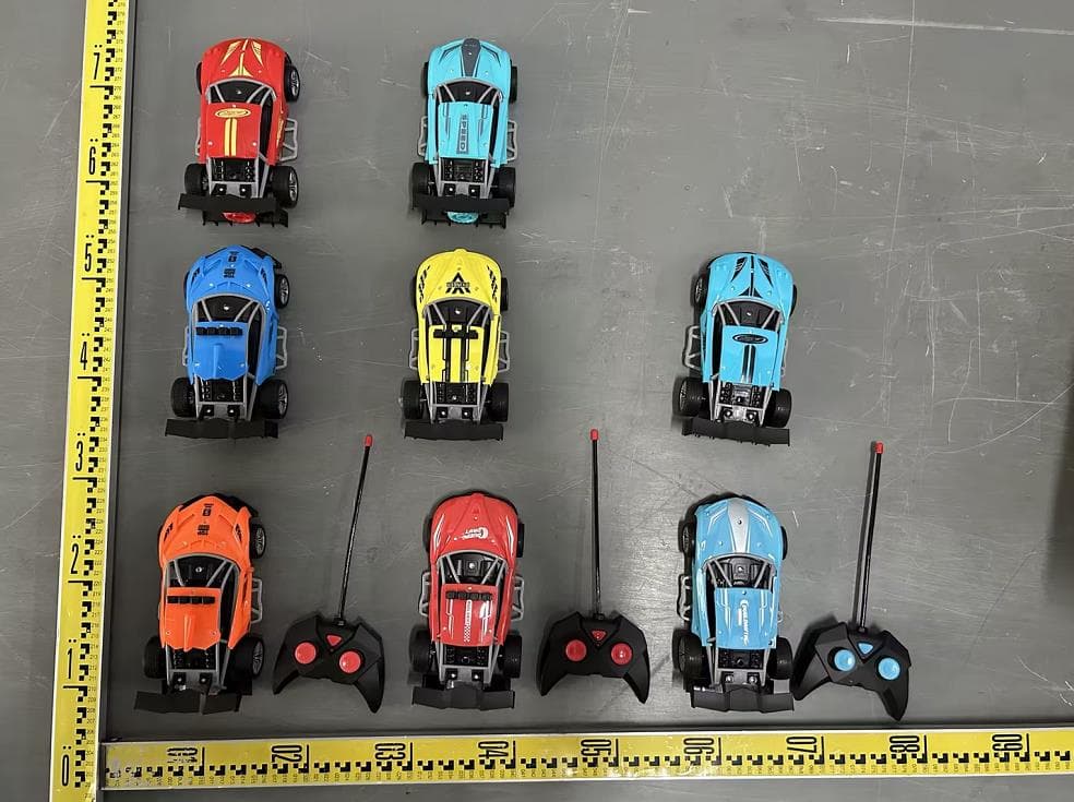 Remote-controlled car toy - FCC ID 2BXI5-T-638 - YONG TE TOYS FACTORY (5)