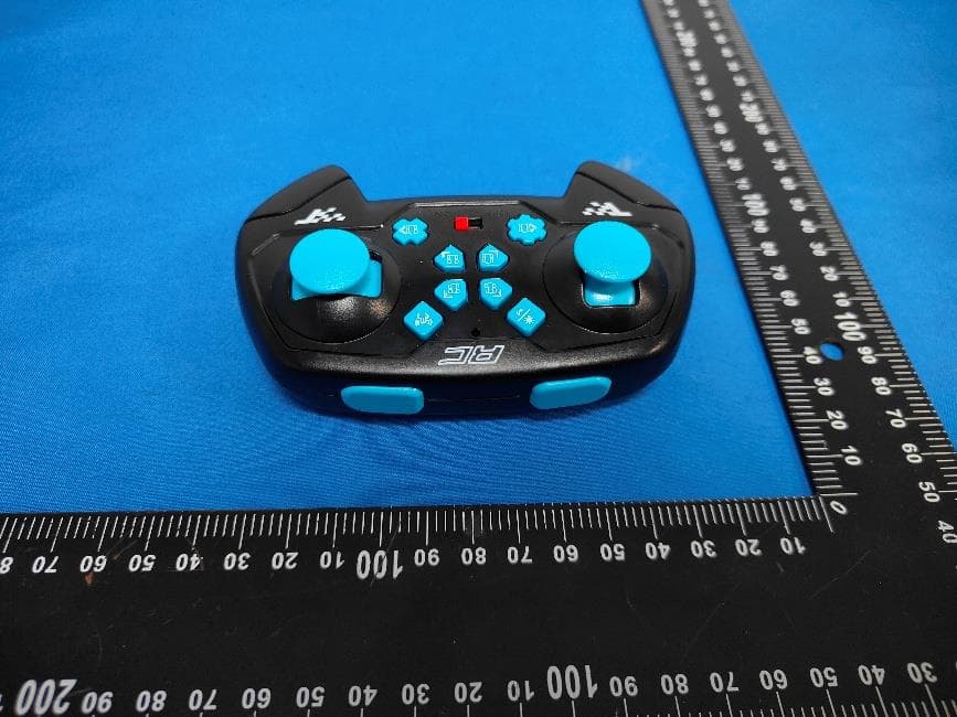Flexibly Twist Stunt Car - FCC ID 2BXLD-KT922A - Shantou Chenghai Huaxuan Toys Factory (5)