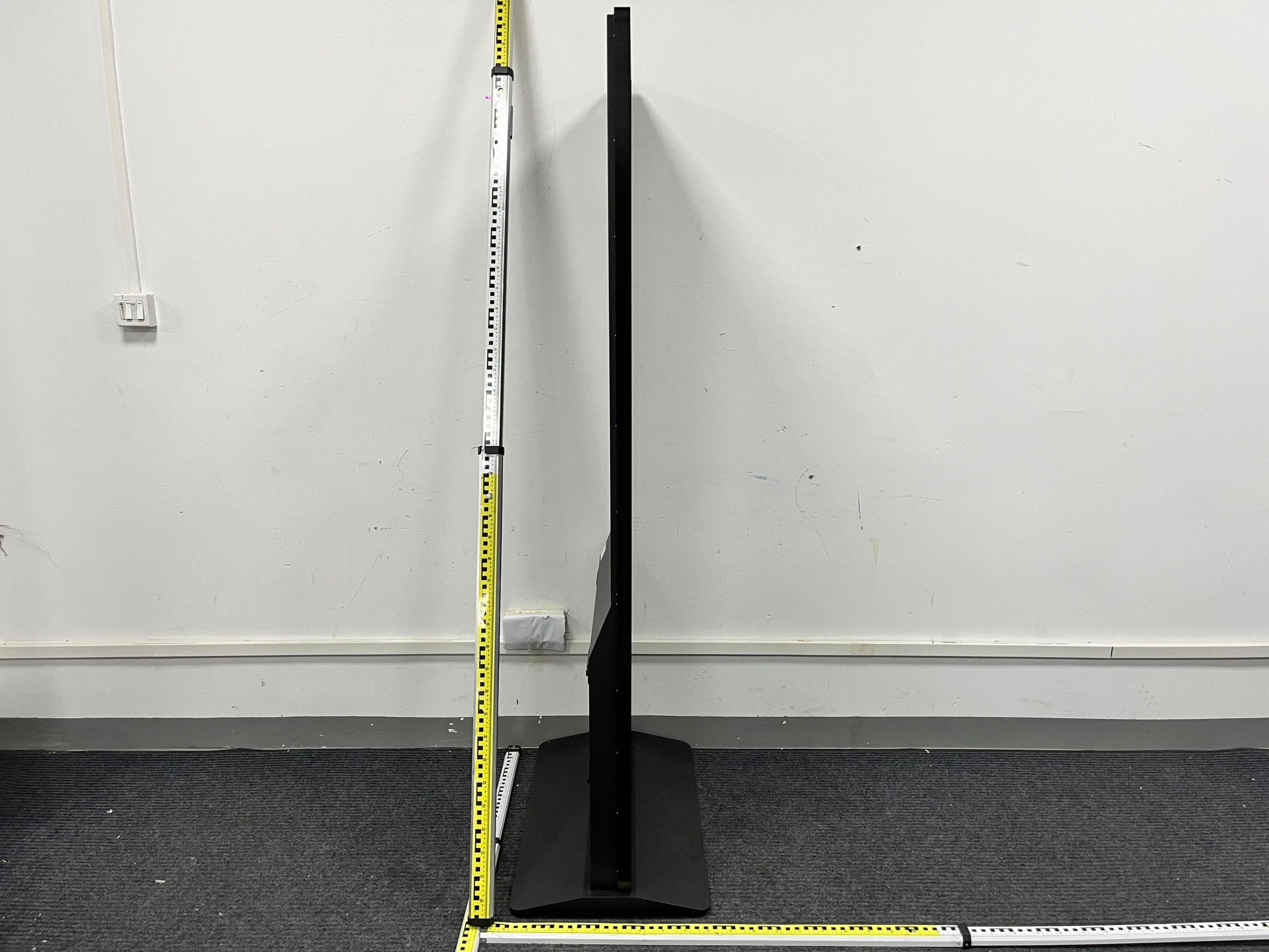 advertising screen - FCC ID 2BXMN-LCWY550CMD - Dongguan Beloong Technology Co., Ltd. (1)