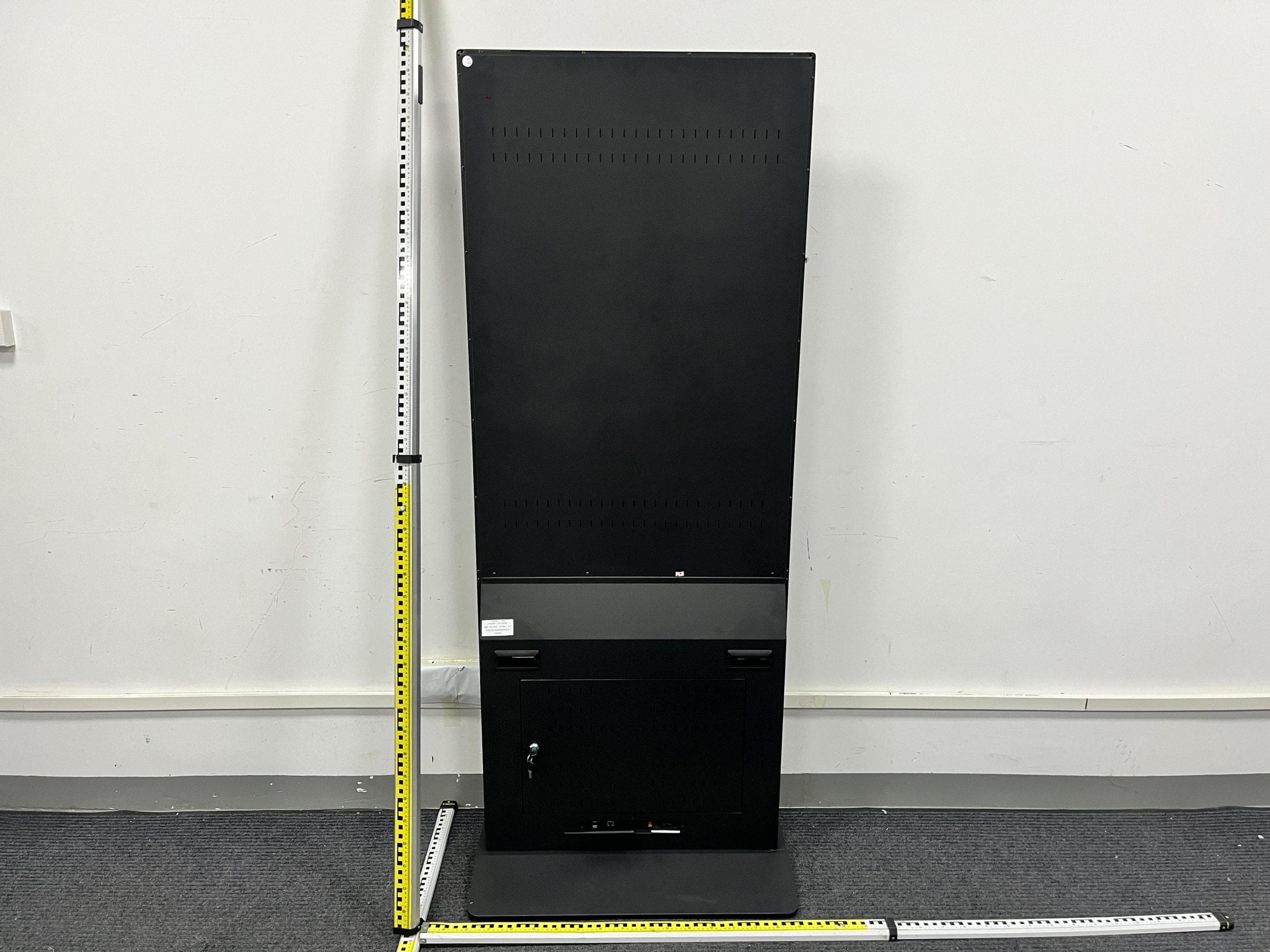 advertising screen - FCC ID 2BXMN-LCWY550CMD - Dongguan Beloong Technology Co., Ltd. (2)
