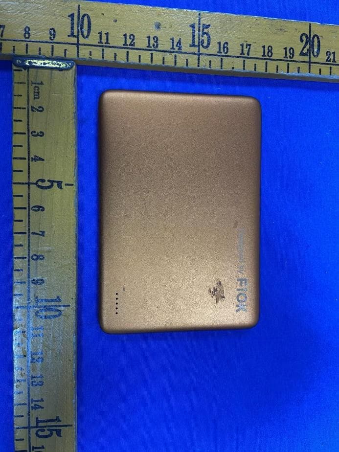 Ultral Slim Magnetic Wireless Powerbank V12 - FCC ID 2BXN8-V12 - Shenzhen Votaix Technology Co.,Ltd (2)
