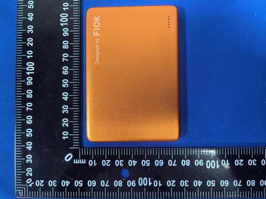Ultral Slim Magnetic Wireless Powerbank V12 - FCC ID 2BXN8-V12 - Shenzhen Votaix Technology Co.,Ltd (3)